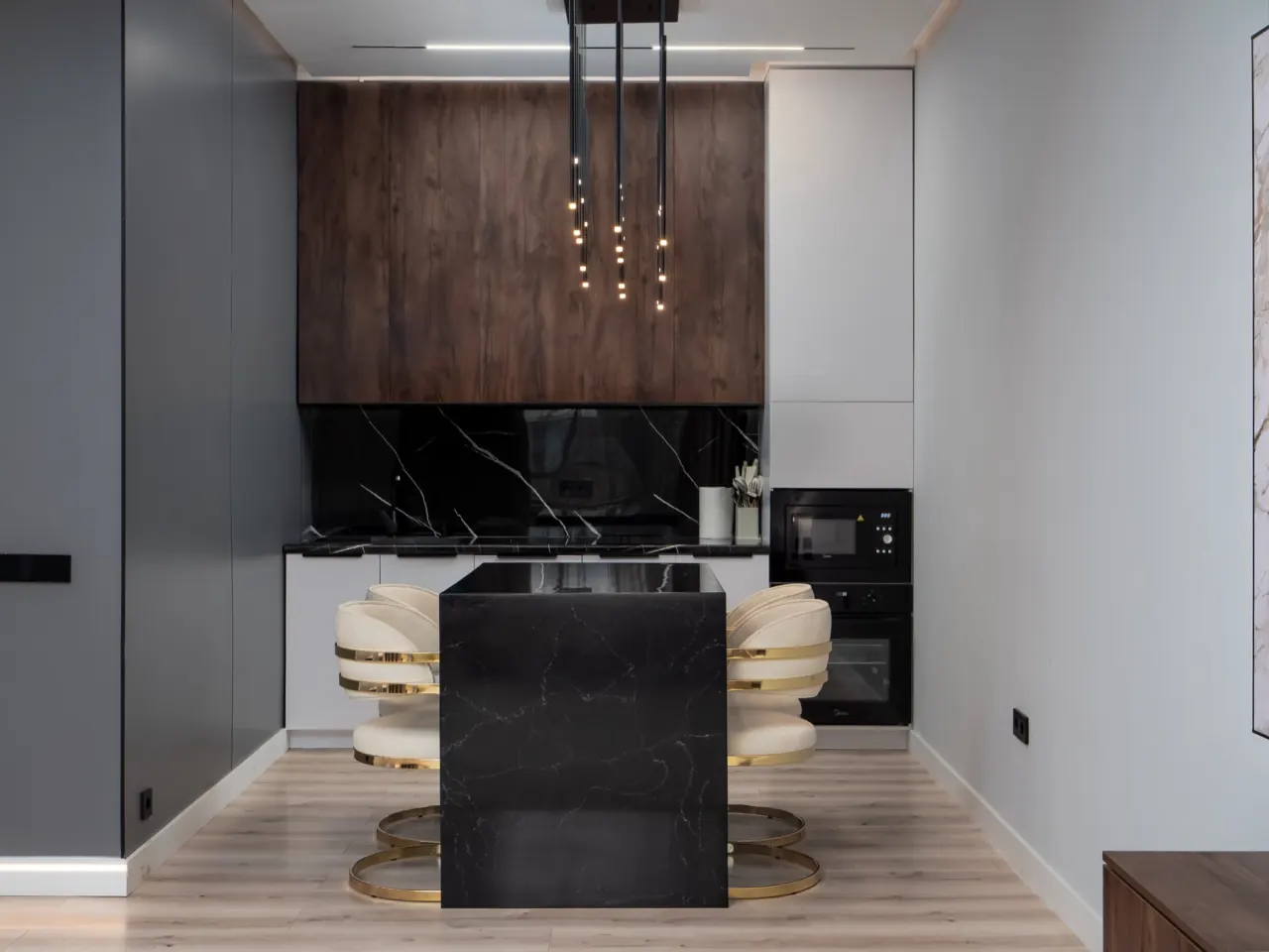 Breakfast seating at the kitchen island