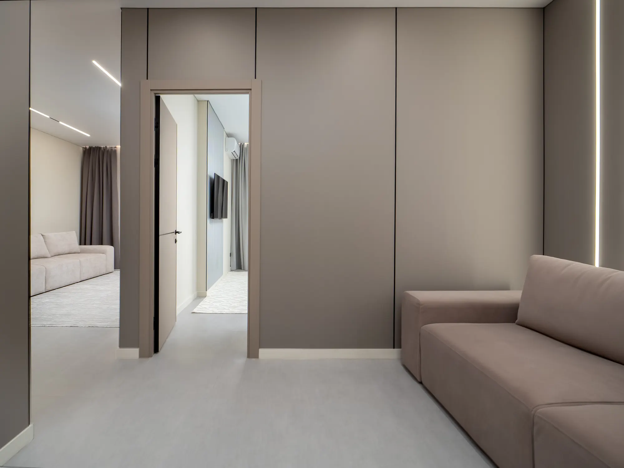 Hallway connecting the lounge and bedroom