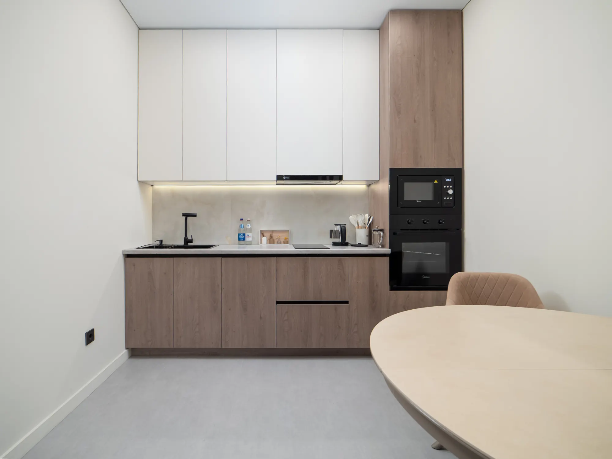 Full kitchen run with built-in appliances