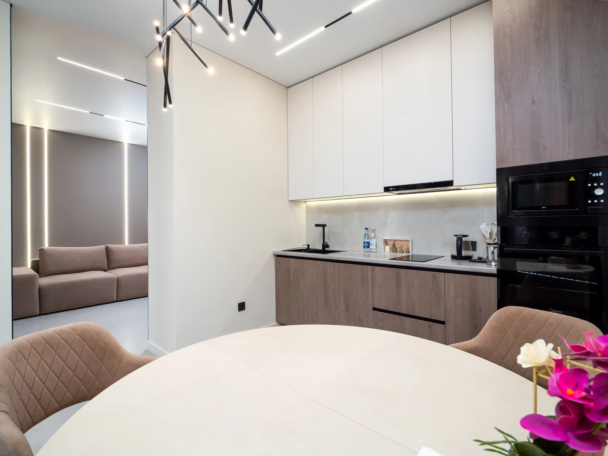 Kitchen and lounge in one open volume